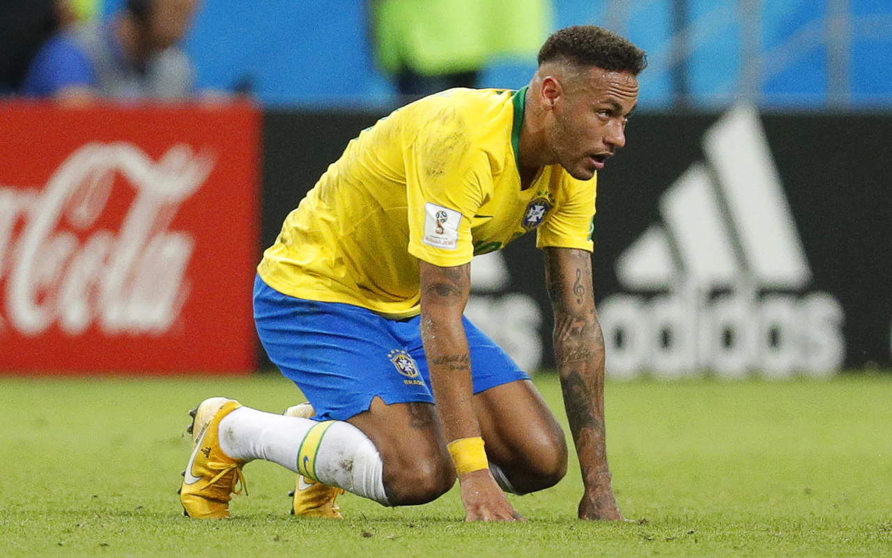 “¿Y ahora quién se va para casa?”, manifestó Guardado, luego que el pasado lunes el delantero Neymar dijo que la selección mexicana había hablado de más, pero al final se iba de regreso a casa, tras caer en octavos de final. (EFE)
