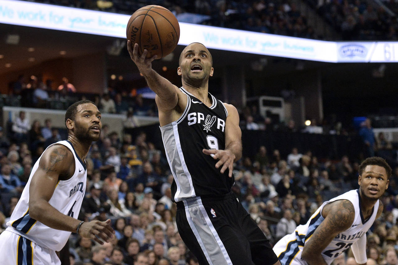 Parker firmó dos años con los Hornets de Charlotte. Tony Parker deja a Spurs de San Antonio