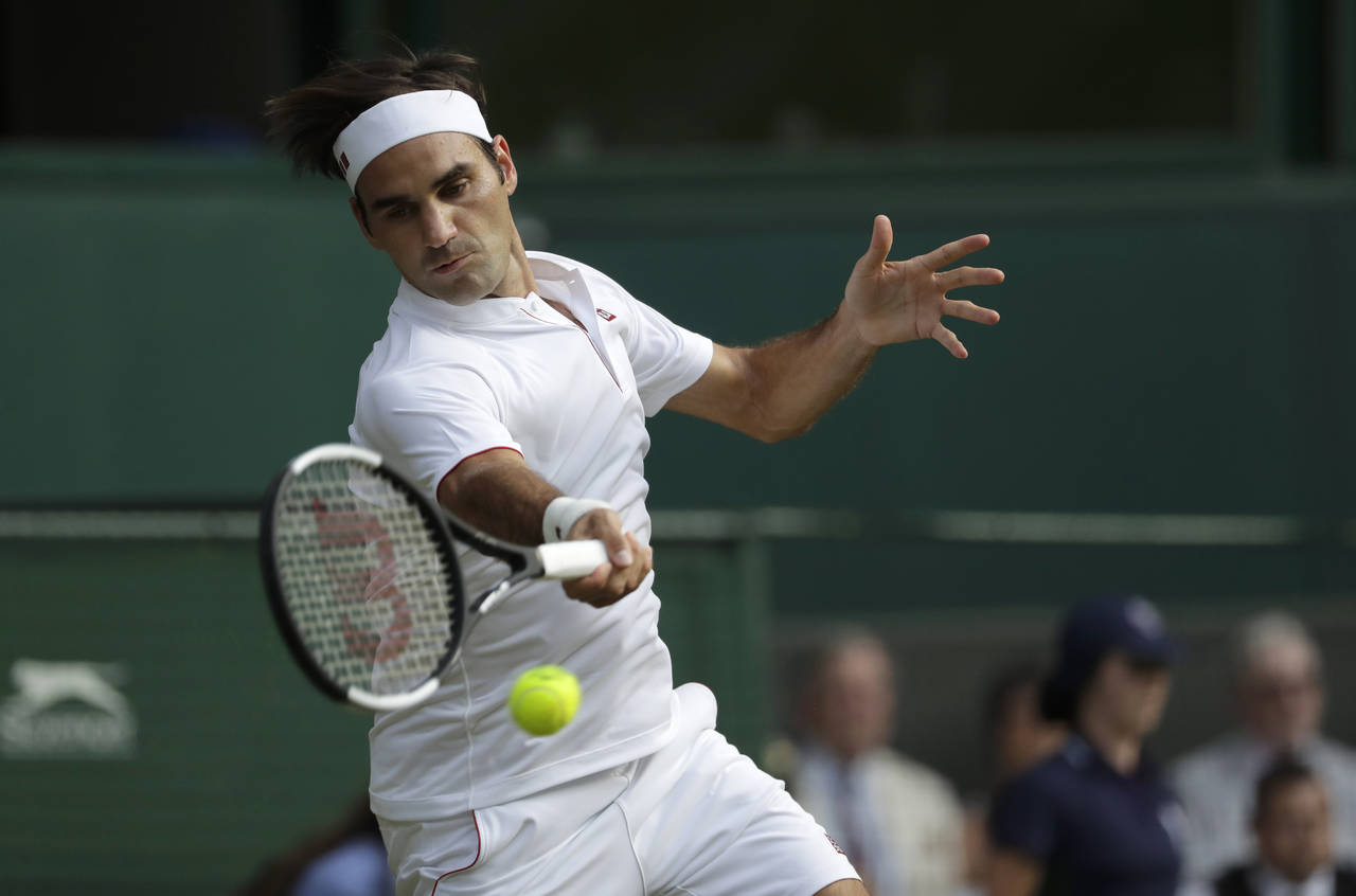 Roger Federer necesitó poco más de una hora y media para vencer 6-3, 7-5, 6-2 a Jan-Lennard Struff. (AP)