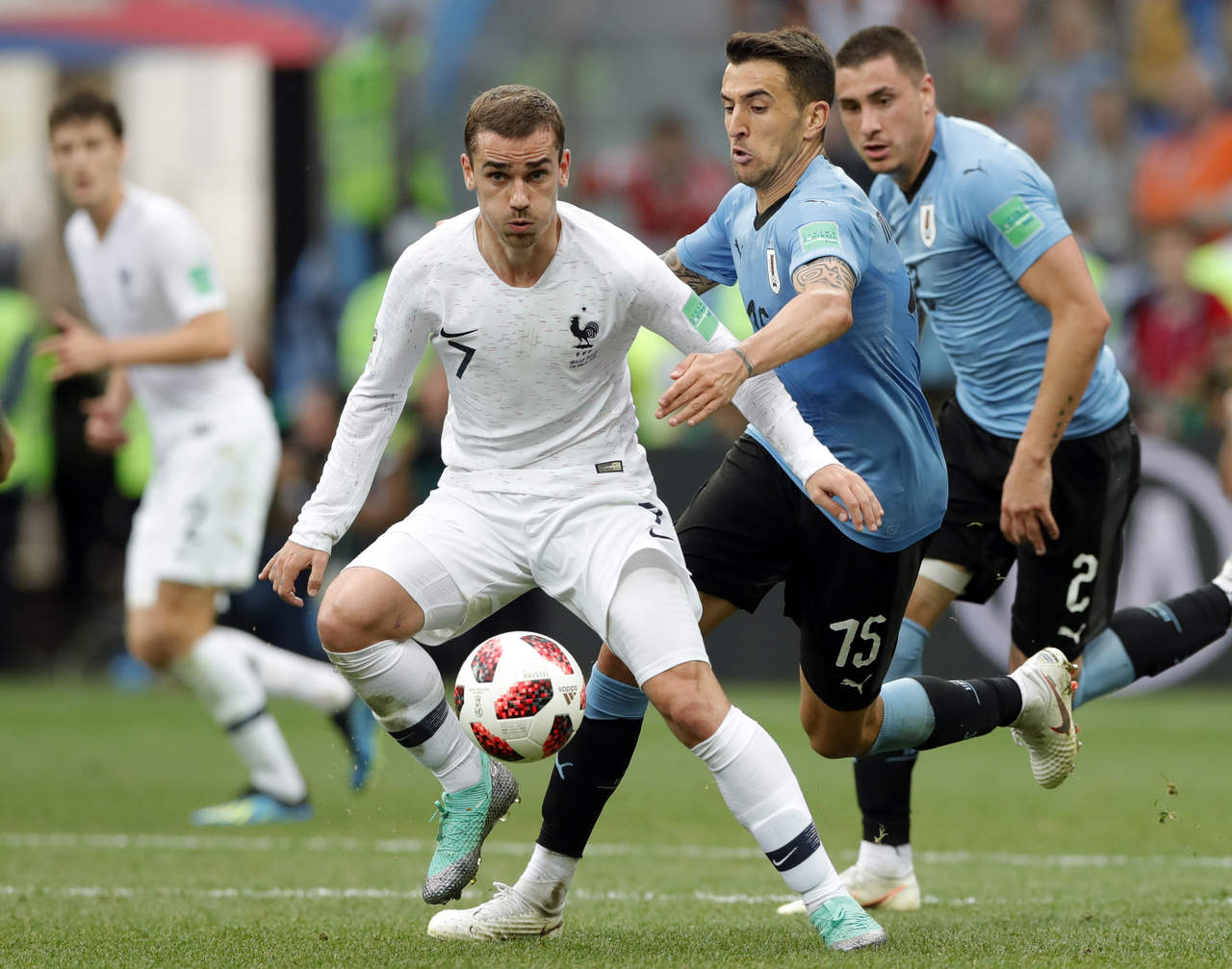Antoine Griezmann se olvidó por un rato de su cariño por Uruguay y encabezó ayer una victoria 2-0 de Francia. (ARCHIVO)
