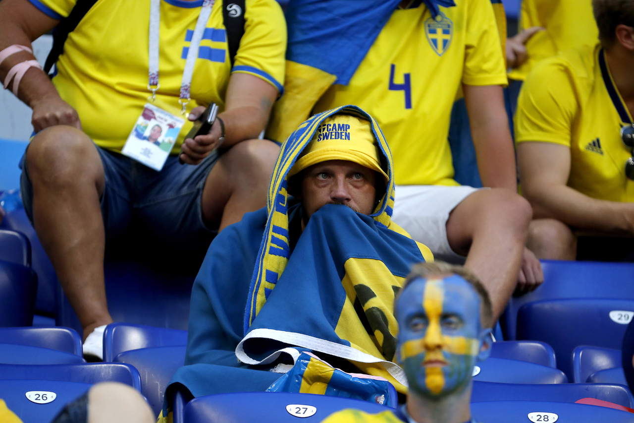 Los aficionados suecos no pudieron ocultar su tristeza tras el resultado adverso contra su rival en cuartos de final.