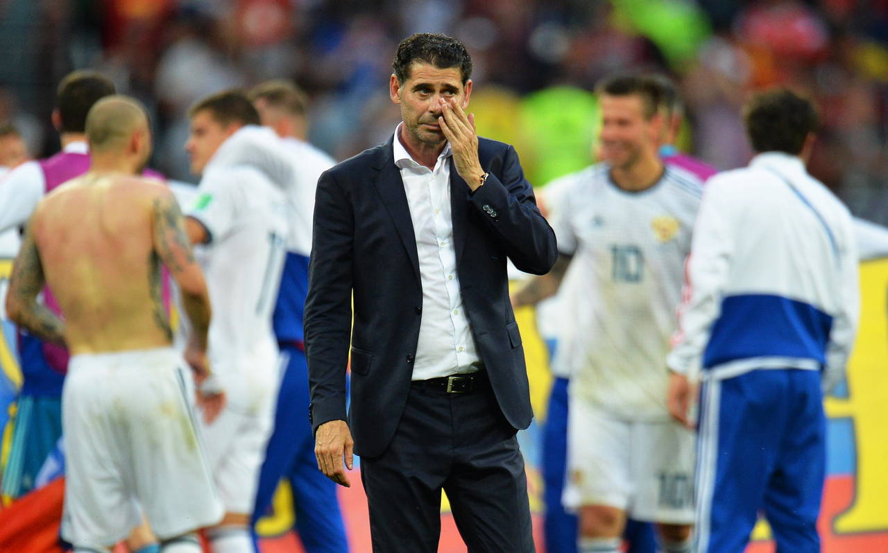 Fernando Hierro reacciona durante el partido de octavos de final de la Copa del Mundo ante Rusia. (EFE)