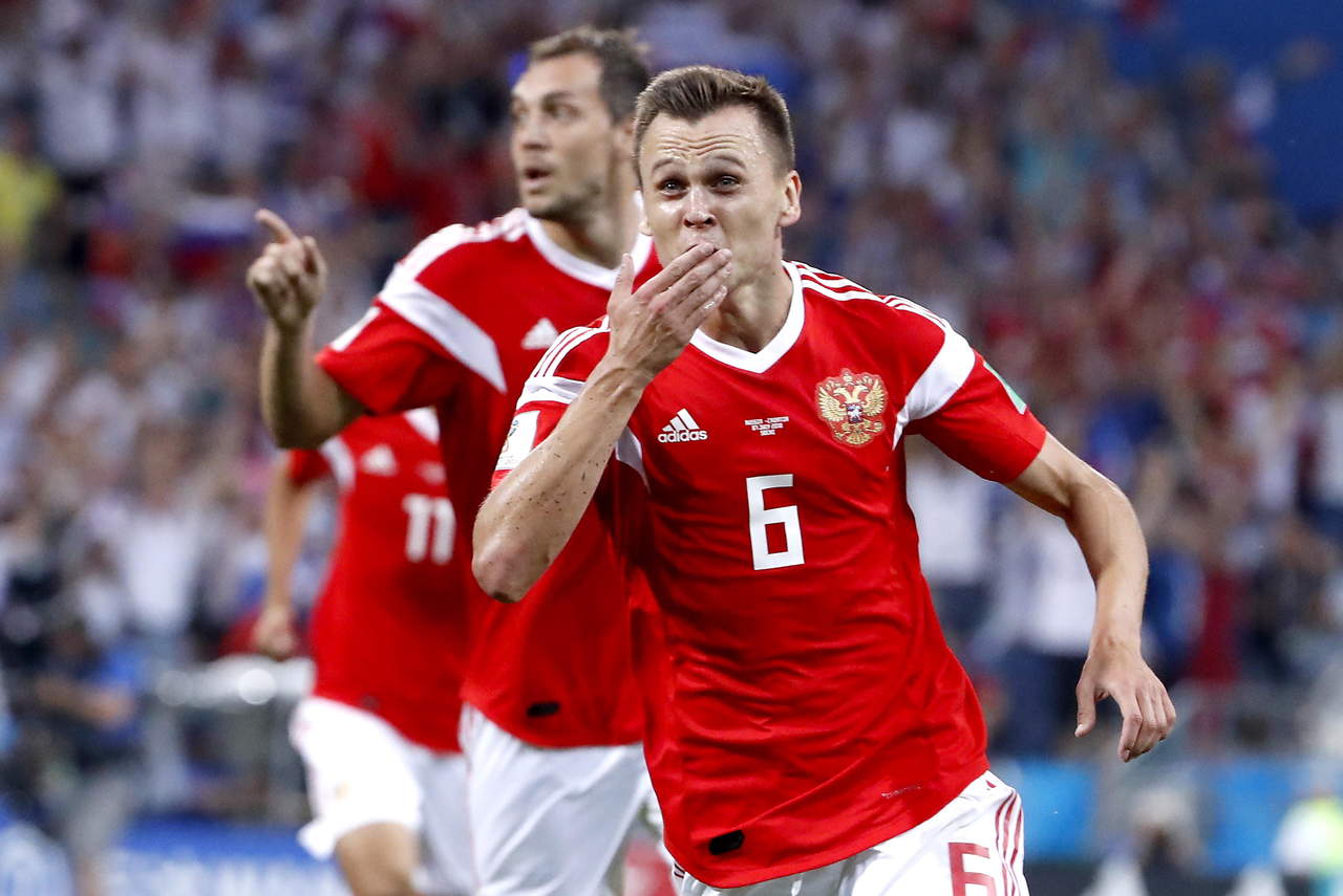 Denis Cheryshev, la estrella rusa que se revalorizó tras el Mundial en su país, le dio vida a una selección al entrar en cambio desde el primer encuentro. (Archivo)