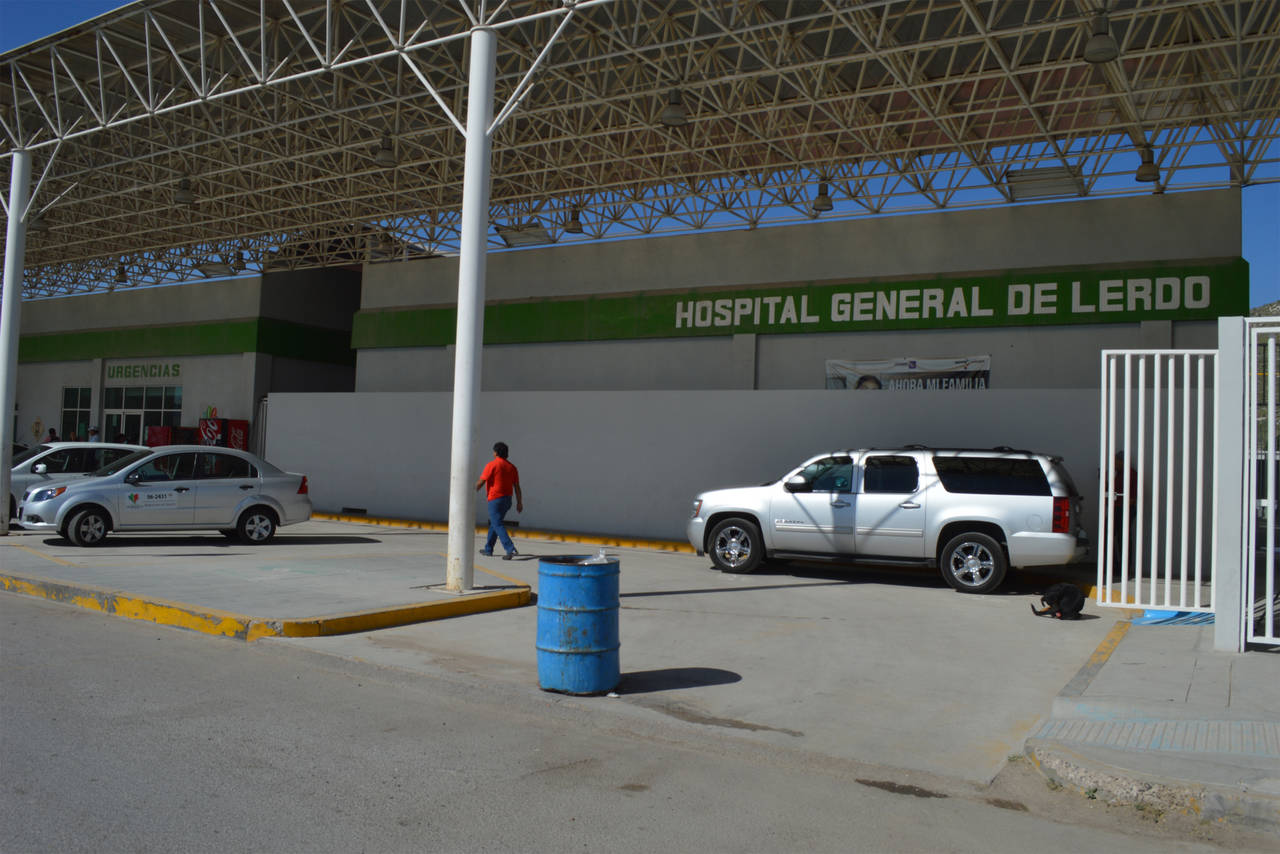 Baleado. Fue trasladado en vehículo particular al Hospital General de Ciudad Lerdo para recibir atención médica. (ARCHIVO)