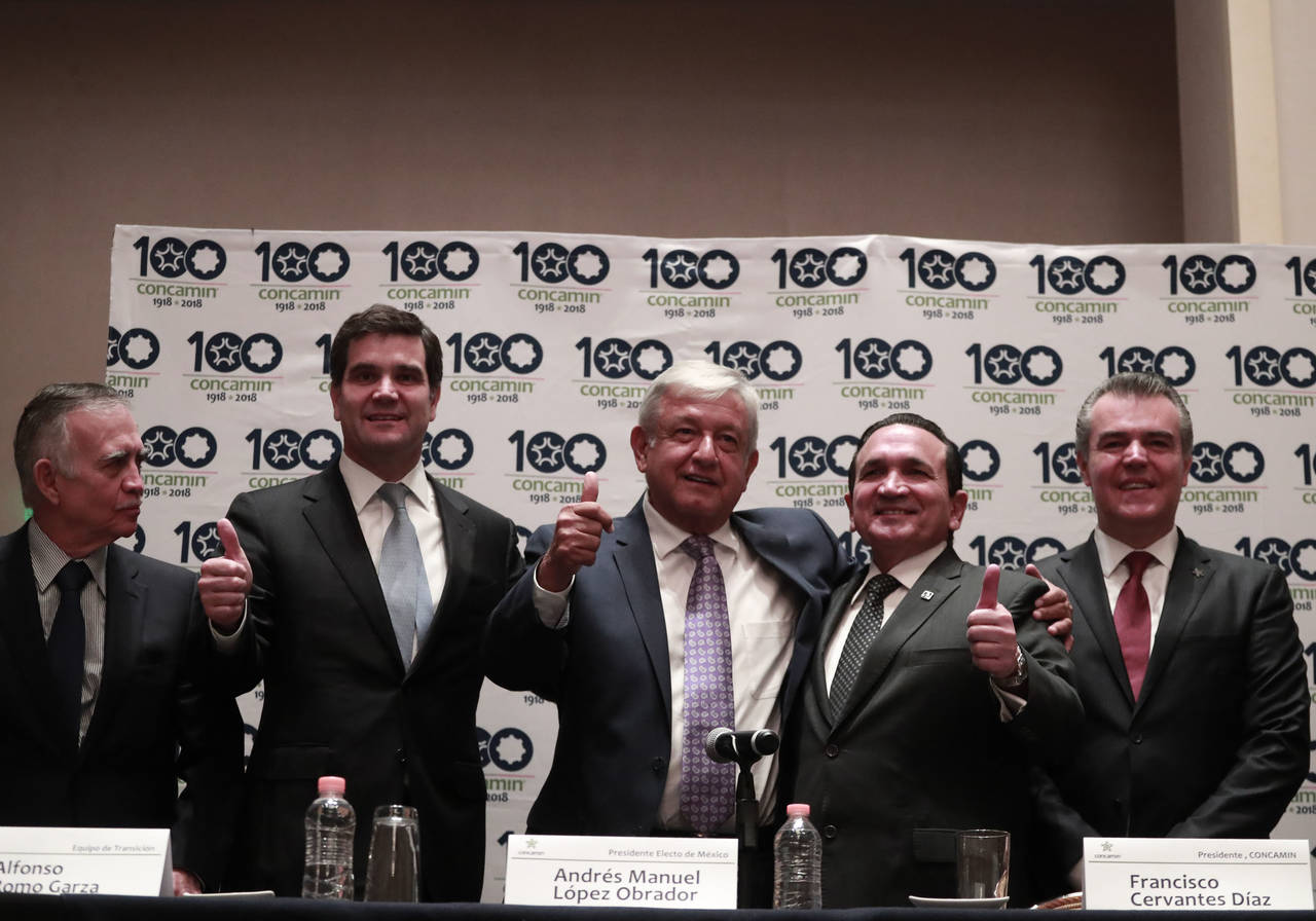 Reunión.  El virtual presidente electo, Andrés Manuel López Obrador, en la reunión con empresarios de la Concamin y Concanaco. (ARCHIVO)