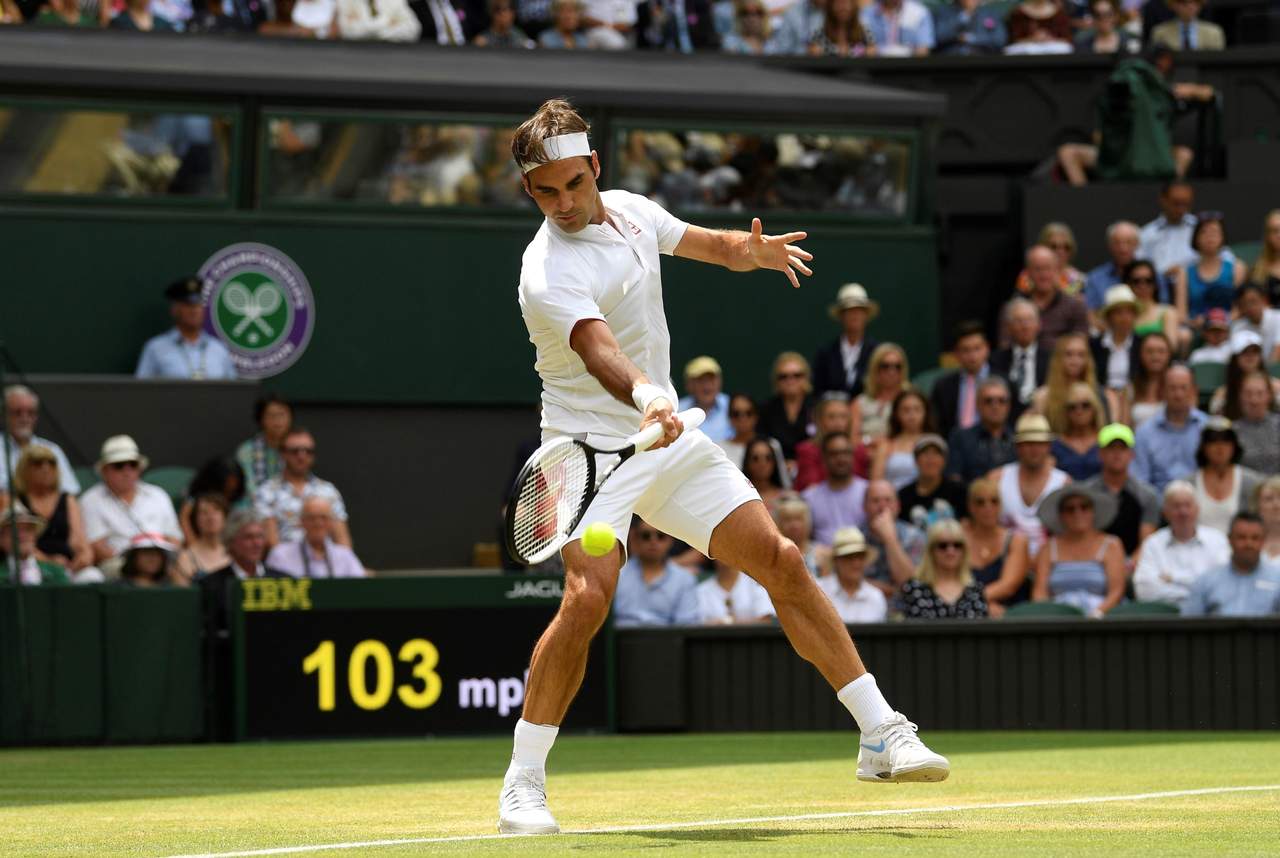 Roger Federer busca llegar a 35 sets ganados al hilo en Wimbledon. (EFE)