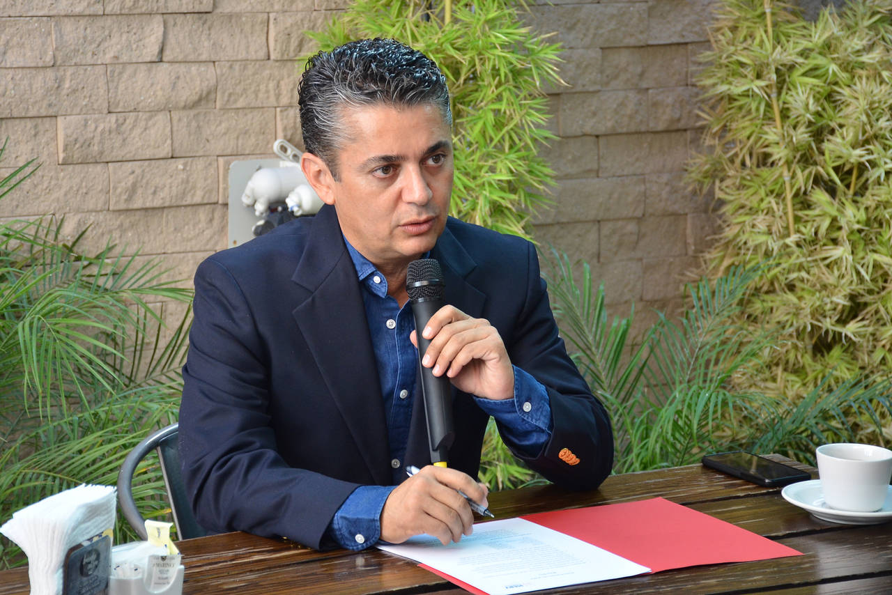 Informa de gastos. Miguel Mery Ayup rinde informe de lo gastado en su campaña como candidato a diputado federal. (FERNANDO COMPEÁN)