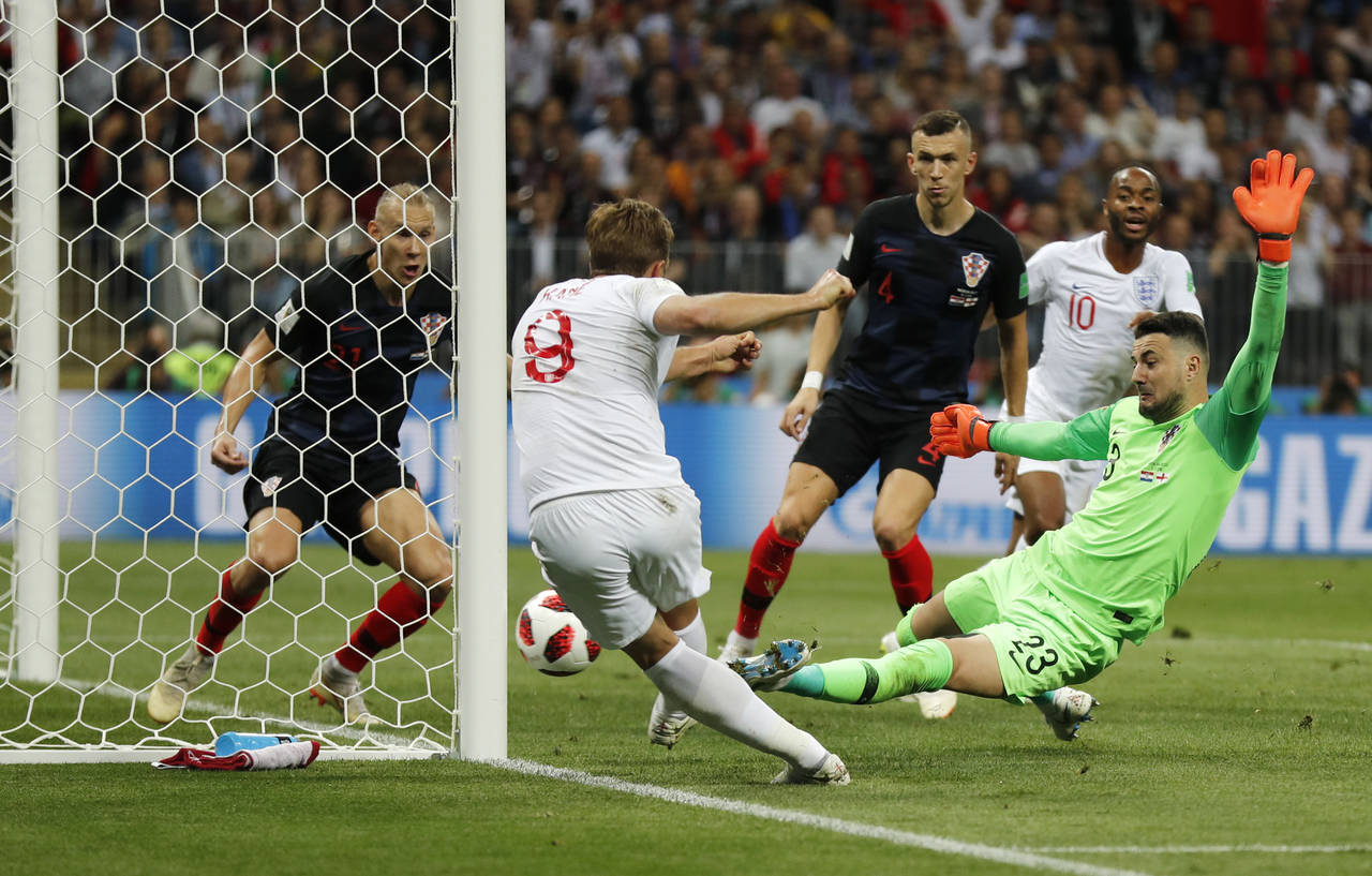 Harry Kane estuvo muy cerca de marcar el segundo gol de Inglaterra, pero estrelló el balón en el poste. (AP)