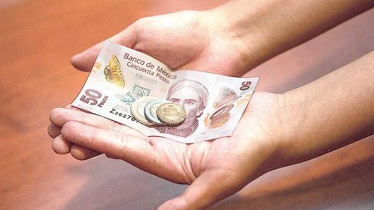 Plan. Obrador busca aumentar salario a 98.15 pesos. (ARCHIVO)