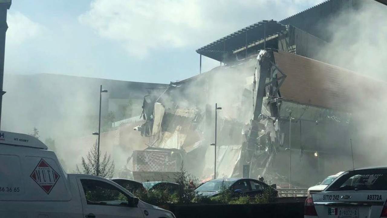 Parte de la plaza comercial Artz se derrumba en CDMX