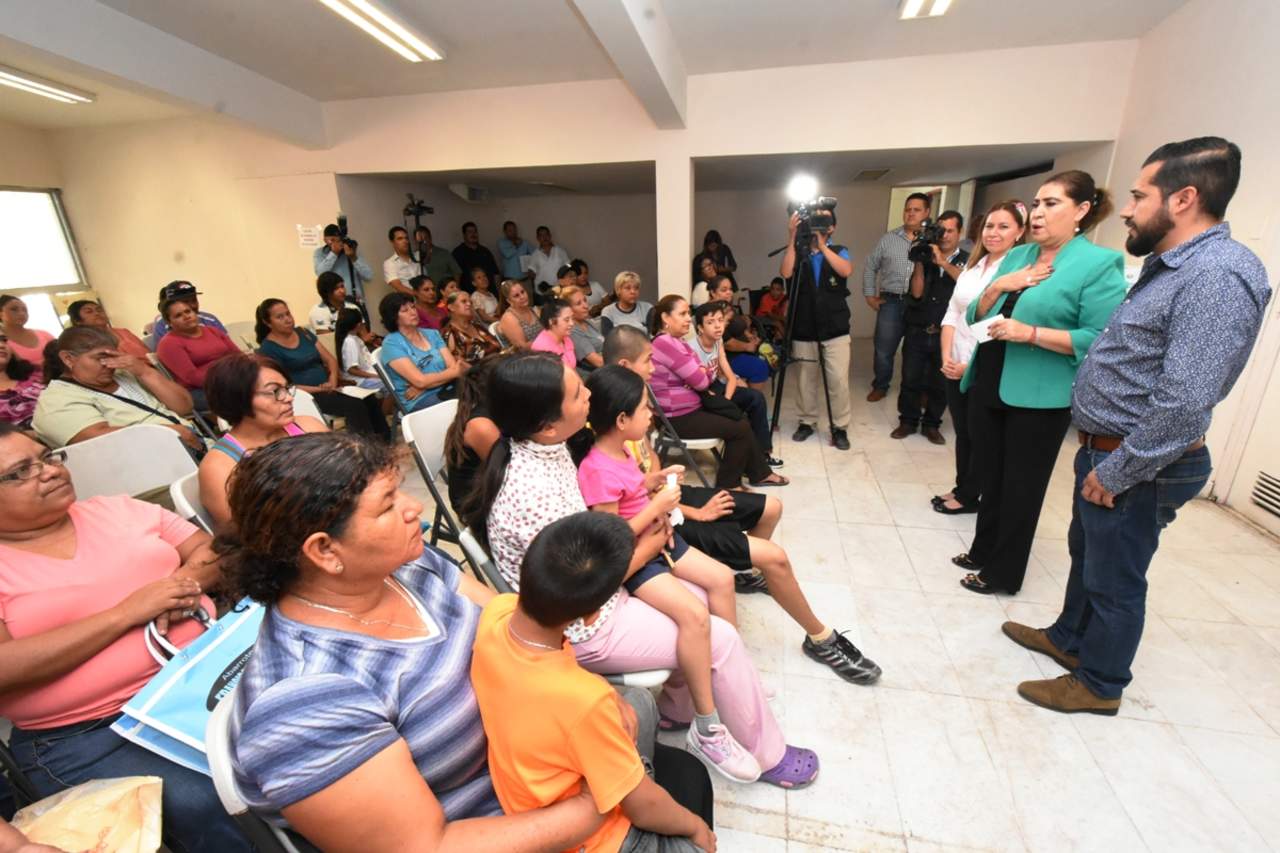 González Achem anunció que para demostrar más el apoyo a partir de la entrega, correspondiente al mes entrante, se incrementará el apoyo económico de 200 a 300 pesos por beneficiario. (ESPECIAL)
