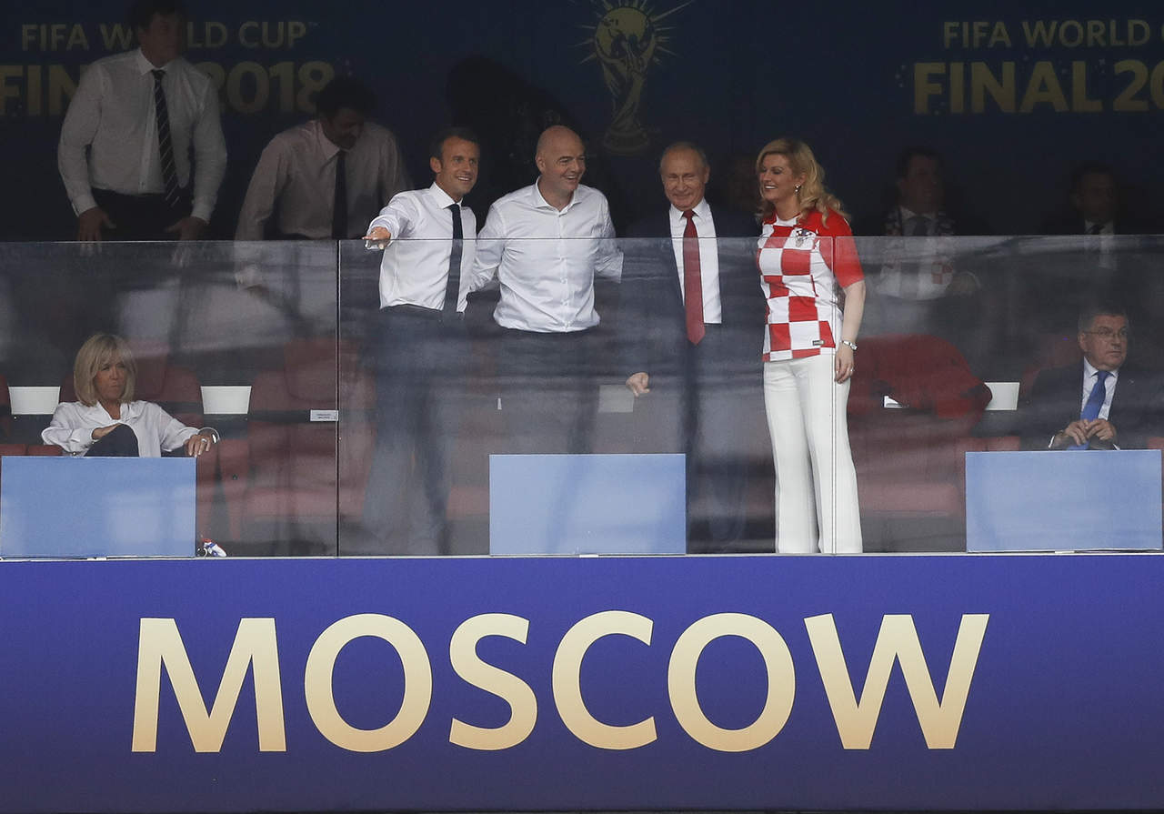 Compartieron lugar en el palco todos ellos con el presidente de la FIFA, Gianni Infantino. (AP)