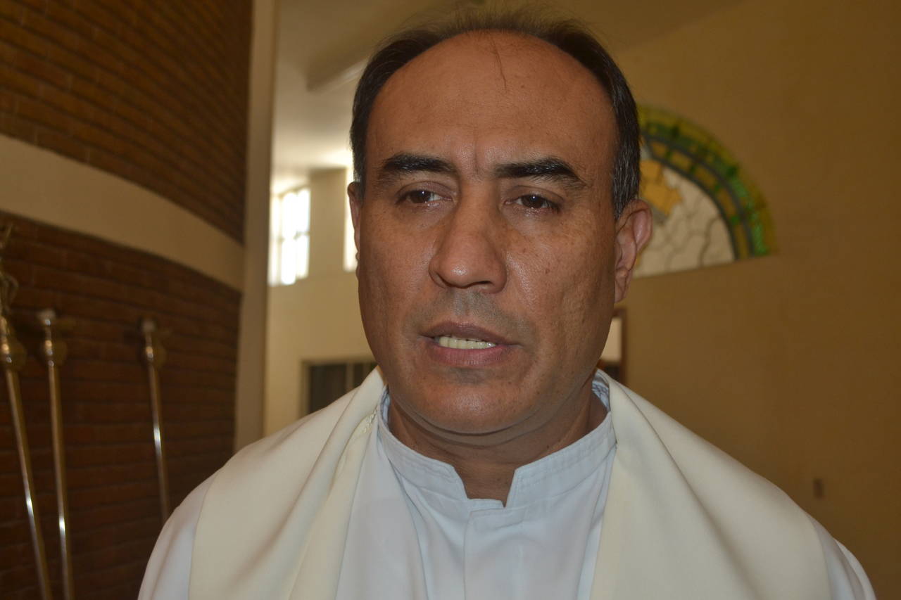 Oraciones. Julio Carrillo Gaucín, vicario general dice que esperan la recuperación de monseñor. (EL SIGLO DE TORREÓN)