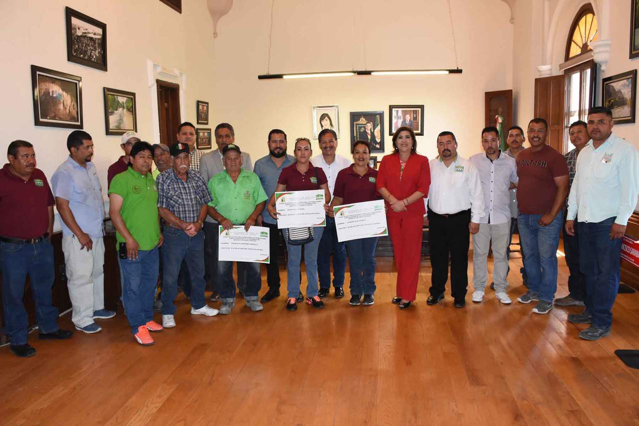 Este evento se realizó en el despacho de la presidenta municipal, el cual fue presidido por la alcaldesa María Luisa González Achem. (EL SIGLO DE TORREÓN)