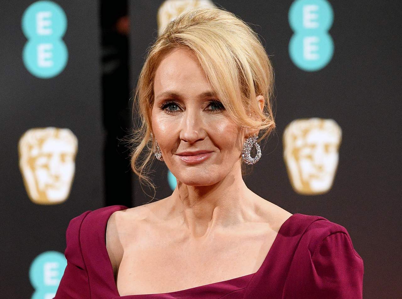 Cambia J.K. Rowling la magia por el misterio