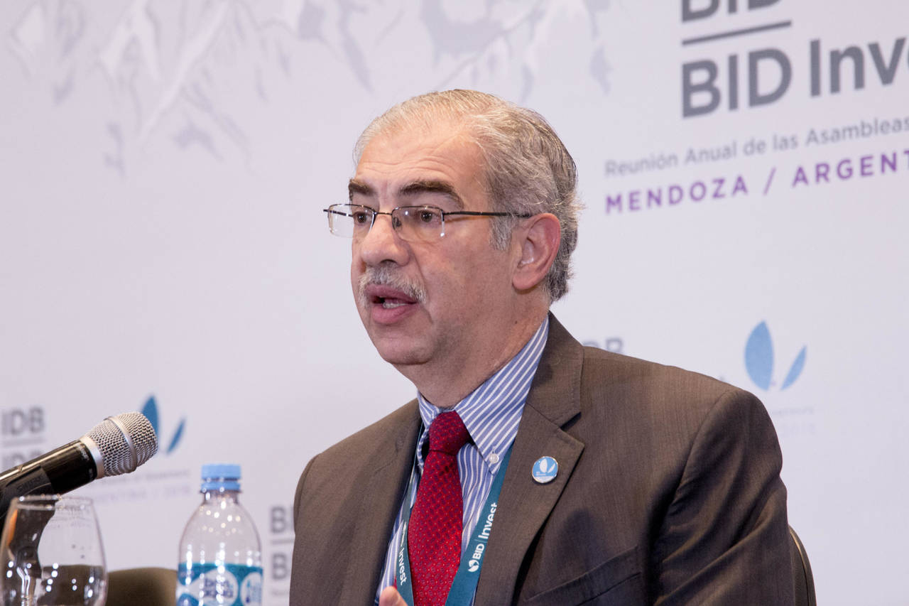 Reformas. El vicepresidente de Sectores y Conocimiento del BID Santiago Levy, presenta un informe.  (ARCHIVO)