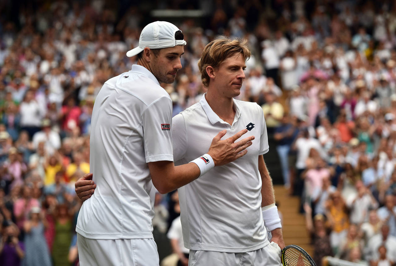 La semifinal de este año entre John Isner (i) y Kevin Anderson duró más de seis horas y media, al terminar el quinto set 26 juegos a 24. Wimbledon sopesa introducir el desempate en último set