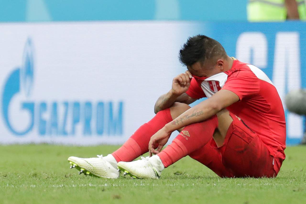 El centrocampista peruano Christian Cueva reacciona al final del partido Australia Vs. Perú, del Grupo C del Mundial de Rusia 2018. (EFE)