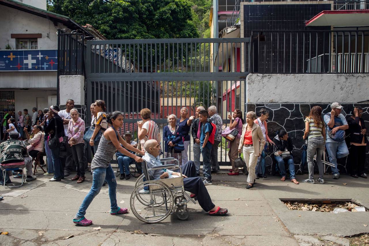 Enojo.  Los jubilados venezolanos protagonizaron protestas, exigiendo el pago completo de sus pensiones en efectivo. (EFE)
