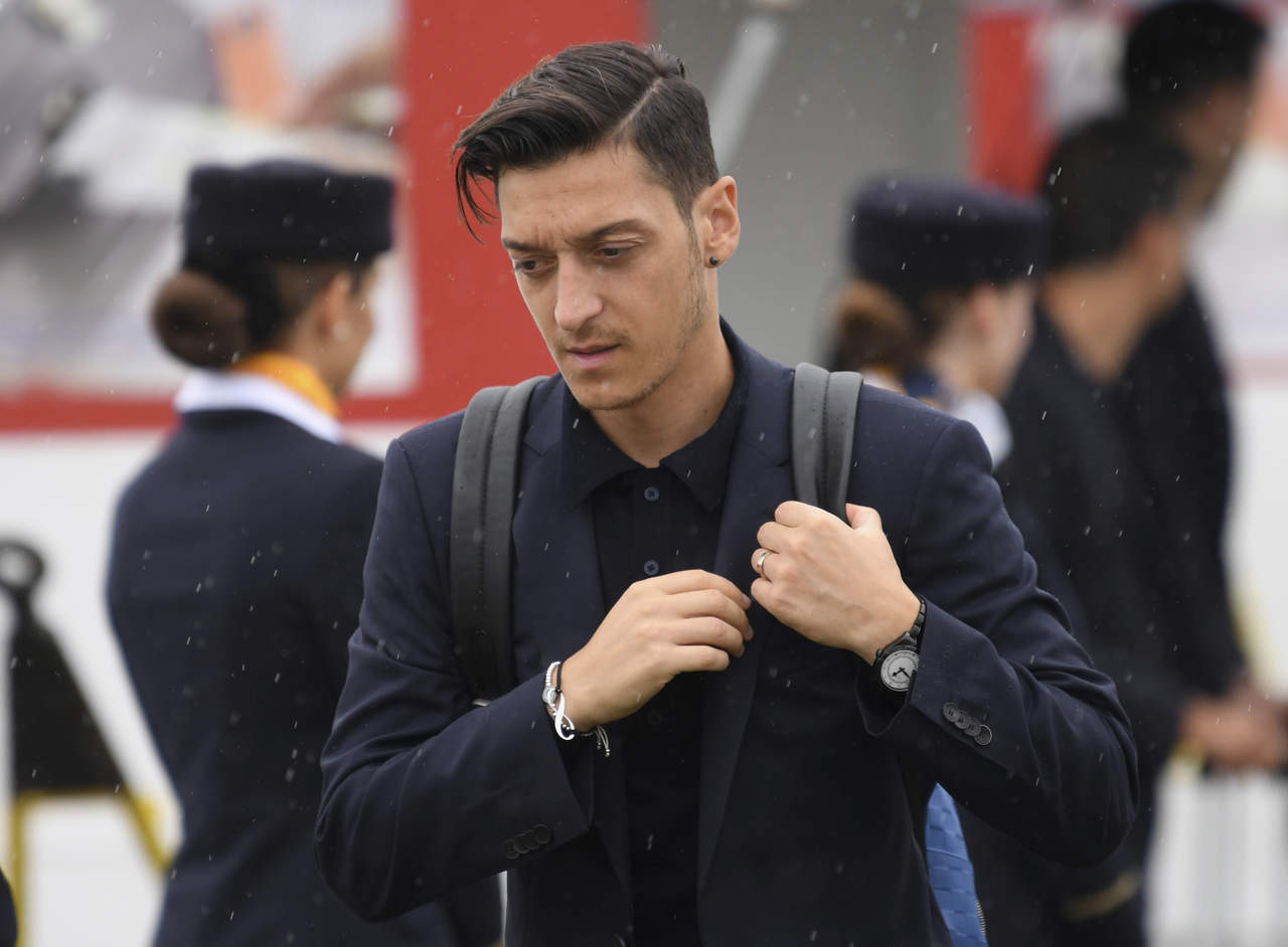Hasta hoy, se consideraba que el futuro de Özil en la selección se dilucidaría con el anuncio de la próxima convocatoria de Löw. (ARCHIVO)