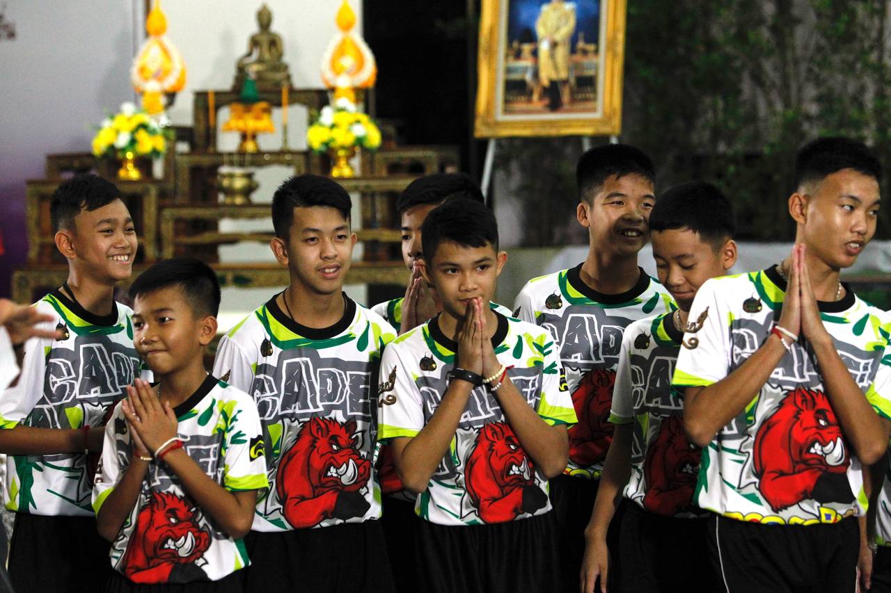 Niños rescatados de cueva en Tailandia se recluirán en templo
