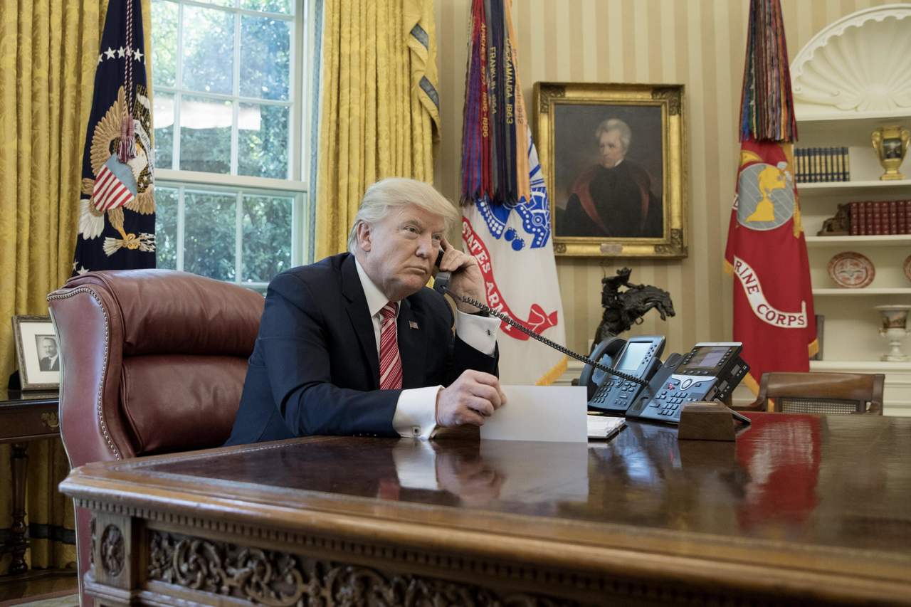 La Casa Blanca tiene desde hace años la práctica de enviar un resumen de las llamadas entre el presidente estadounidense y sus homólogos, un hábito que el actual Gobierno ha decidido cancelar, según confirmaron a CNN dos funcionarios gubernamentales. (ARCHIVO)