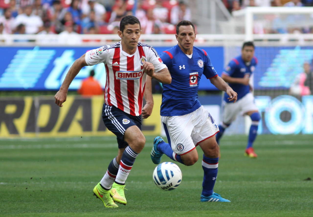 Israel Castro jugó para tres de los cuatro llamados 'grandes' del futbol mexicano: Pumas, Cruz Azul y Chivas. (ARCHIVO)
