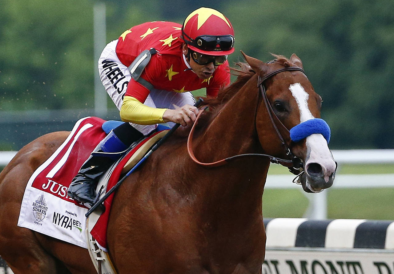 Justify, con el jockey Mike Smith, cruza la meta en ElmontYork. Justify, el ganador de la Triple Corona, se retira