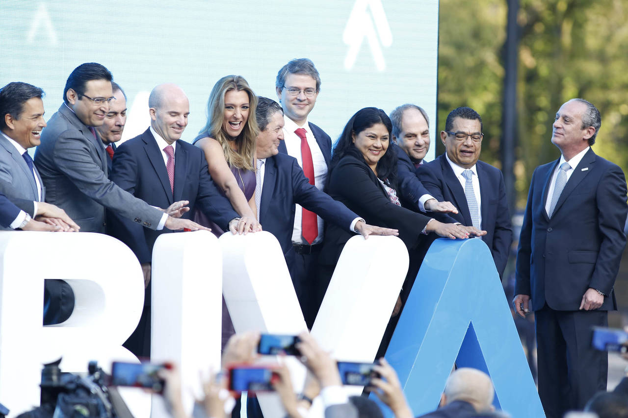 Bursátil.  El secretario de Hacienda, José Antonio González Anaya, encabezó en la ceremonia del inicio de BIVA. (EFE)