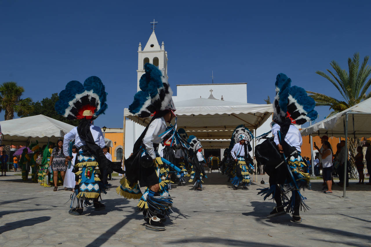 Fiesta. Danzas, música y tradiciones enmarcan el festejo por los 287 años de la fundación de Viesca de La Laguna. (EL SIGLO DE TORREÓN/ROBERTO ITURRIAGA)