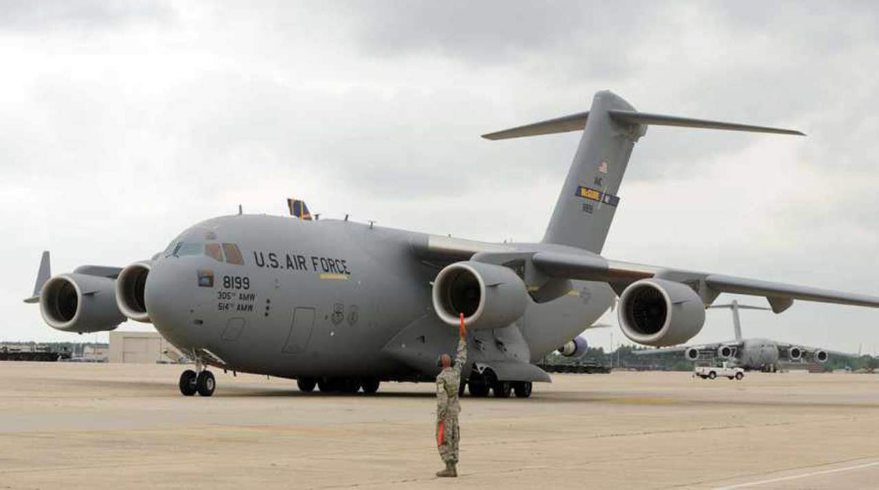 La Casa Blanca dijo que un avión C-17 de la Fuerza Aérea de EU que recogió los restos en Wonsan (Corea del Norte) se dirigirá hacia la base aérea de Osan, en Corea del Sur. (ARCHIVO)