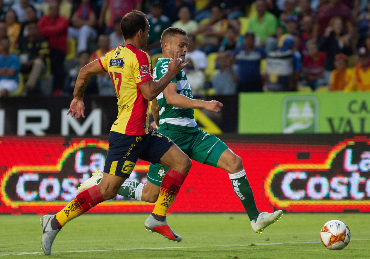 Jonathan 'Cabecita' Rodríguez no pudo marcar durante el partido de ayer contra Morelia. (EFE)