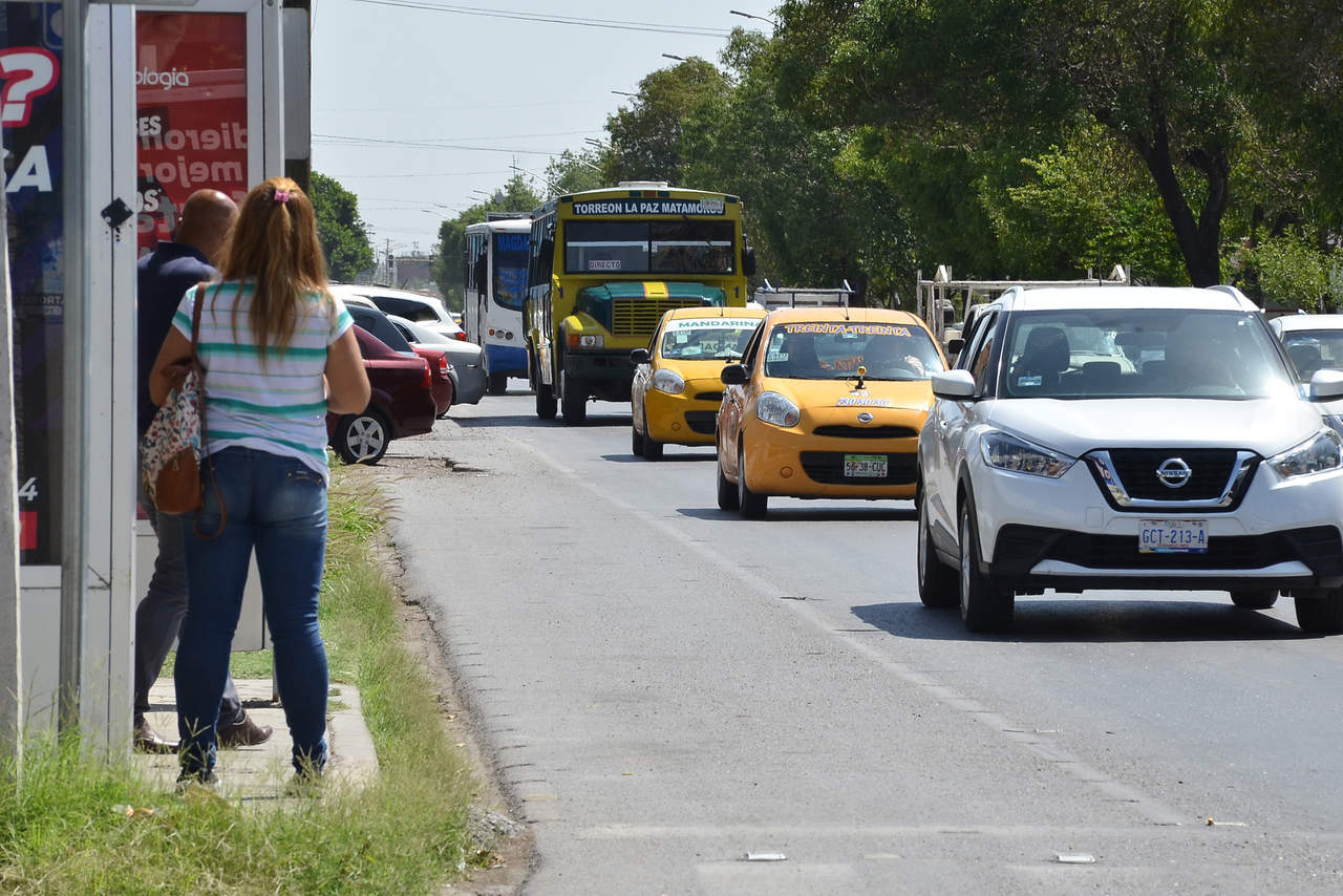 Regulación. Alfonso Tafoya, responsable del proyecto del Metrobús por parte del Estado, dijo que solicitarán que desaparezca el servicio de los llamados taxis 'cinqueros'.
