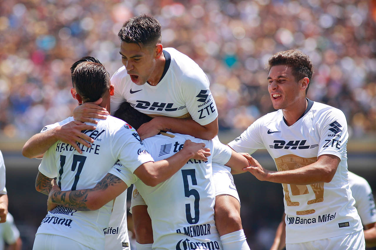 Los jugadores de Pumas festejan el gol de Alan Mendoza, el mejor de la Jornada 2 de Liga MX. (Jam Media)