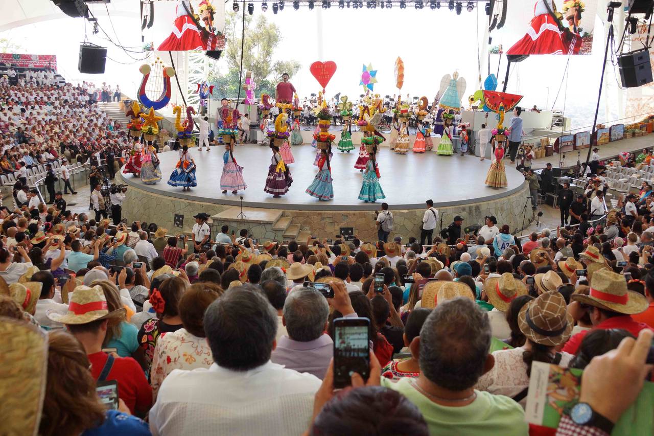 Espectáculo. La Guelaguetza es uno de los referentes de la cultura mexicana. (CORTESÍA)