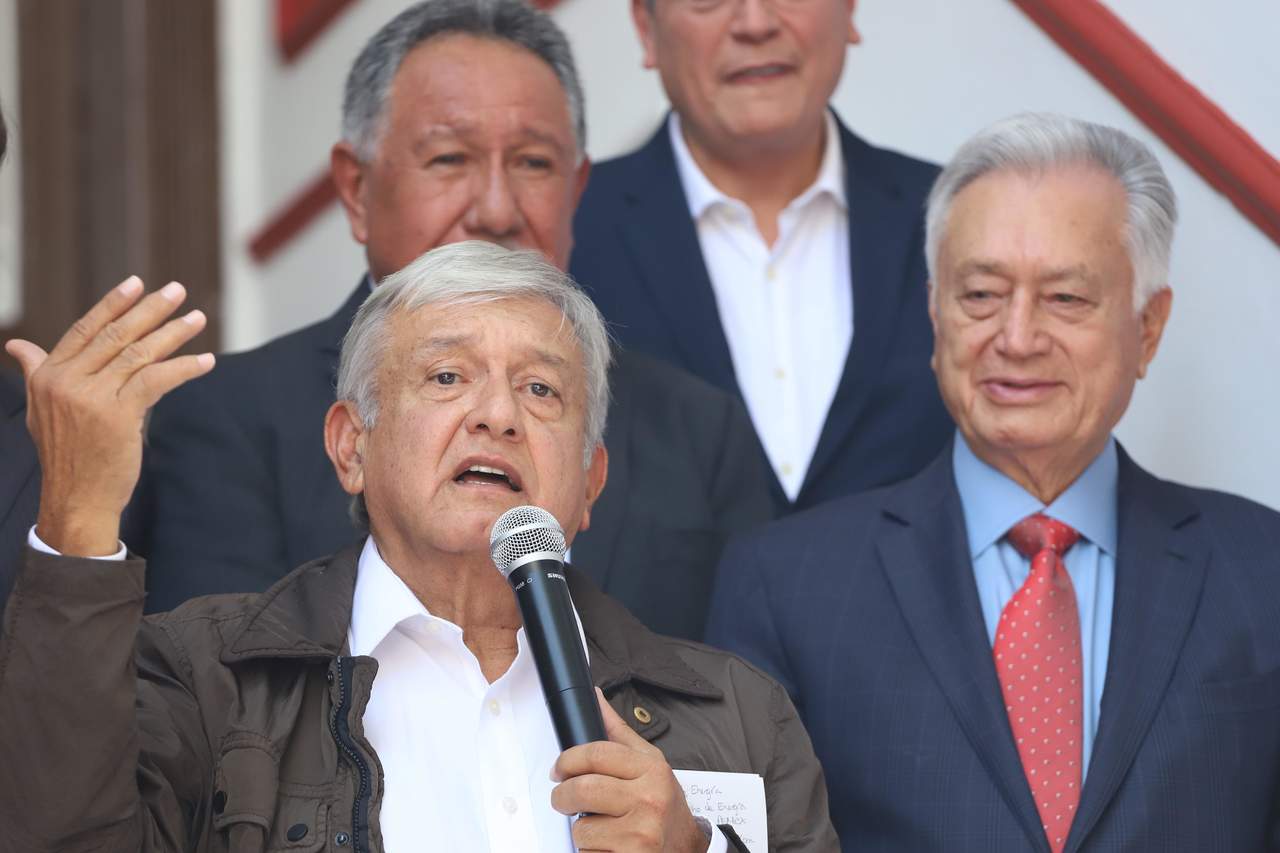 Críticas. López Obrador propone a Manuel Bartlett con el próximo director general de la CFE. (ARCHIVO)