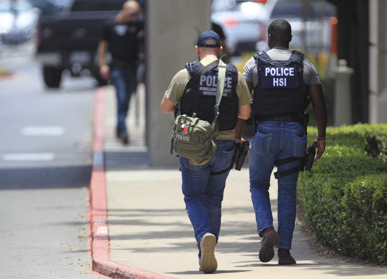 Siete ciudadanos mexicanos están presos, acusados del intento de robar una joyería en un centro comercial en el sur de Texas. (AP)