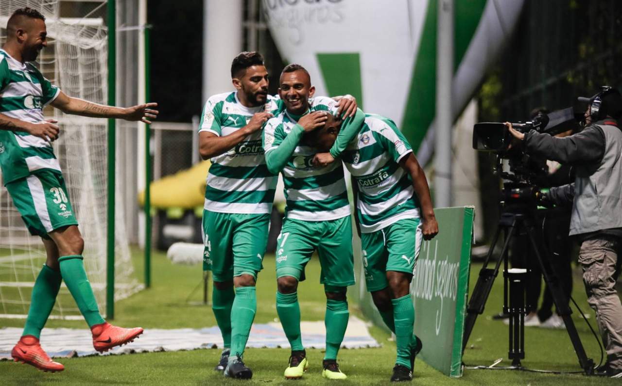 El cuadro de La Equidad, que mantiene convenio deportivo con Club Santos, usó un uniforme similar al de los albiverdes y ganó su partido del fin de semana. (Especial)