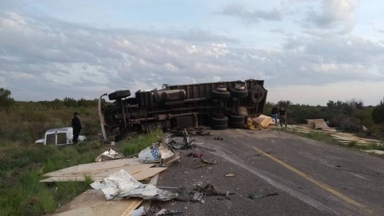 Acciones. En el accidente de la carretera a Parral perdieron la vida 10 personas. 