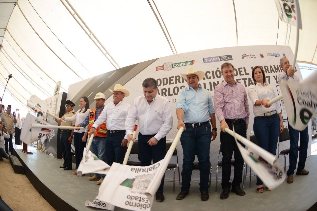 Trabajos. Miguel Riquelme Solís puso en marcha los trabajos de 31 mil 400 metros cuadrados en el área del terreno a construir.