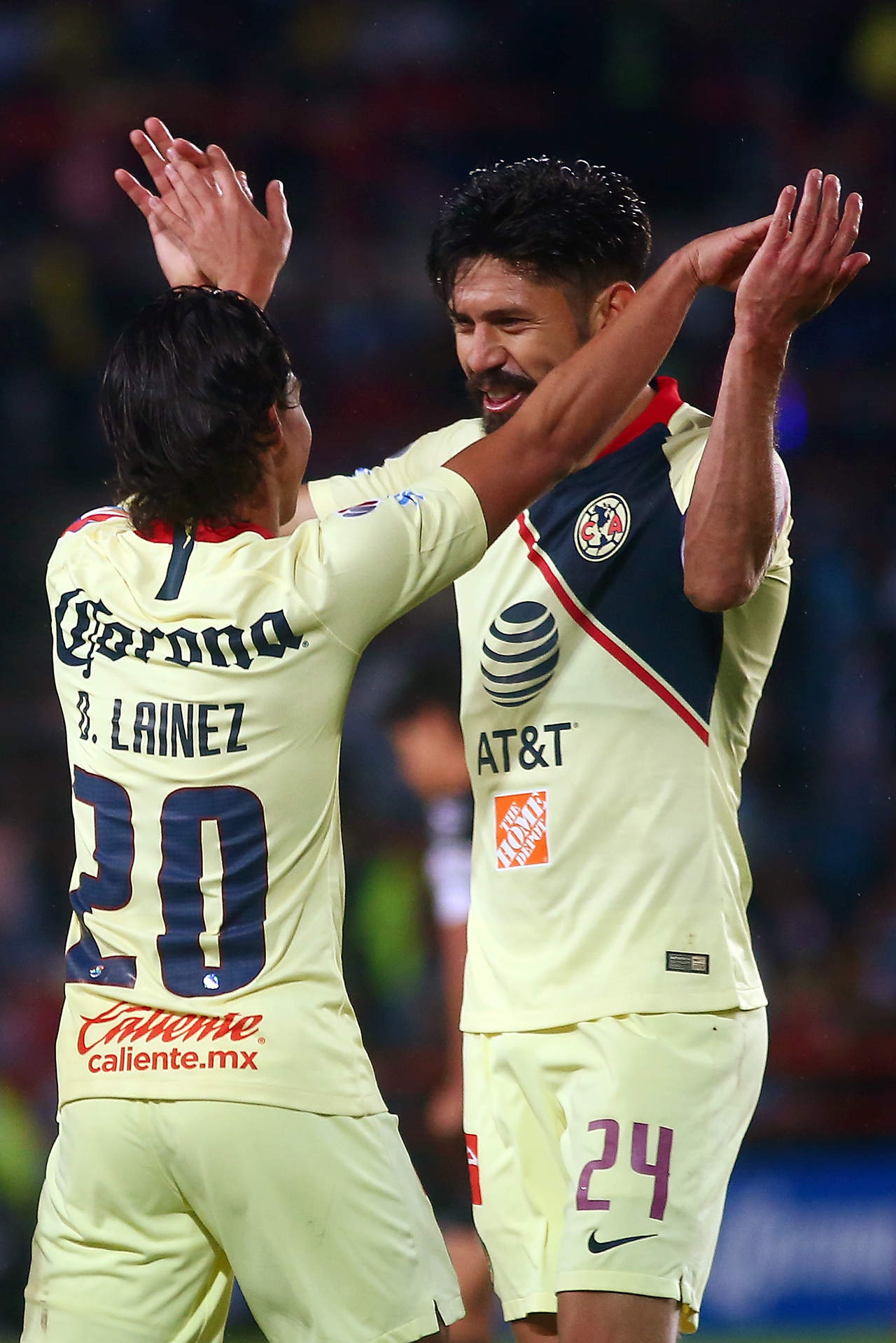 Lainez y Peralta dieron tres puntos vitales a las Águilas del América en la lucha por el Apertura 2018. (Jam Media)