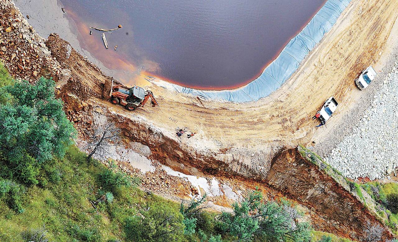 Desastre. Los tóxicos recorrieron 17.6 km del arroyo Las Tinajas; 64 del río Bacanuchi y 190 del río Sonora; la contaminación se encuentra en los sedimentos. (EL UNIVERSAL)