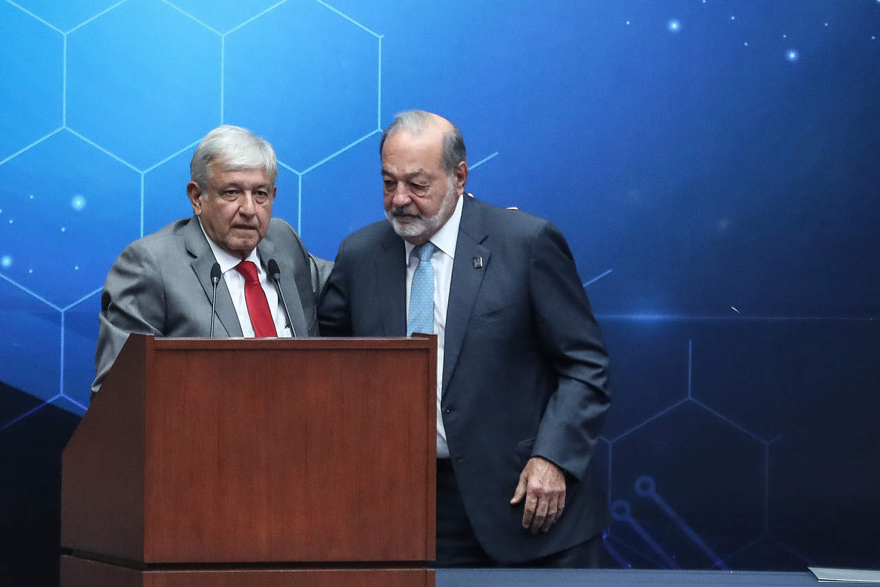 Andrés Manuel López Obrador, virtual presidente electo, reconoció públicamente como un gran ingeniero y un ejemplo en el mundo al empresario Carlos Slim Helú. (EL UNIVERSAL)