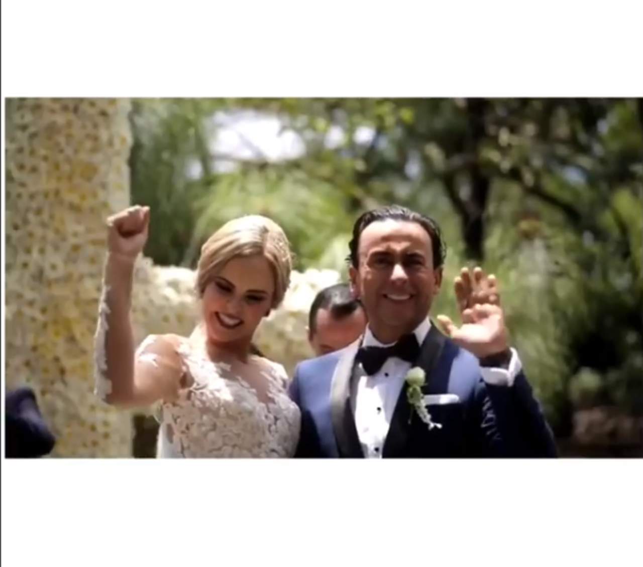 Adal Ramones celebró un año de su boda con Karla de la Mora. (ESPECIAL)