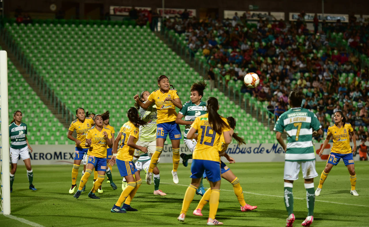 Tigres de la UANL femenino fue ampliamente superior a su similar de Santos Laguna y lo venció por goleada de 4-1, en partido de la fecha cuatro de la Liga MX Femenil disputado en el estadio Corona. Guerreras pierden en casa por goleada