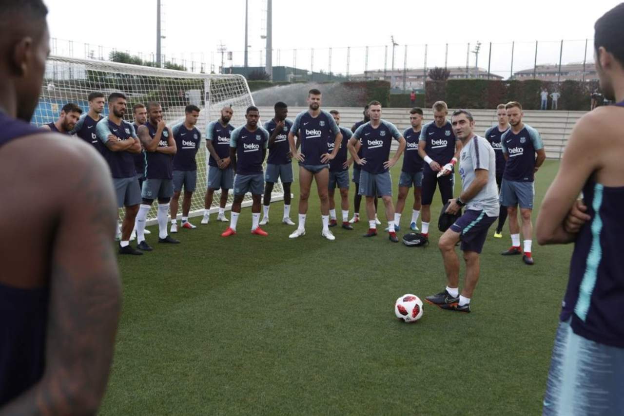 Bajo las órdenes del director español Ernesto Valverde, este martes participaron en el entrenamiento todos los jugadores. (Especial)