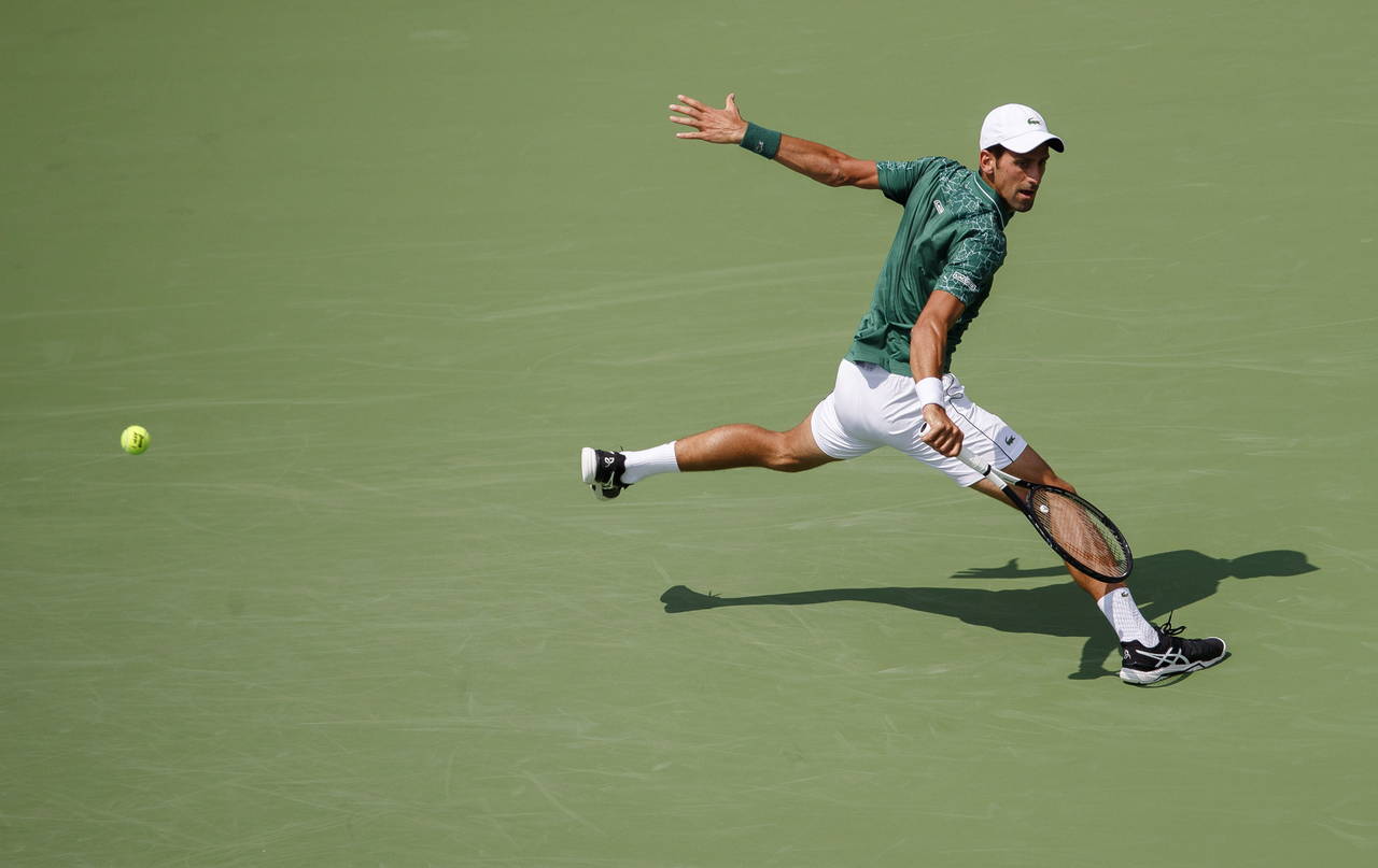 El serbio Novak Djokovic se impuso 6-3, 7-6 a Mirza Basic. (AP)