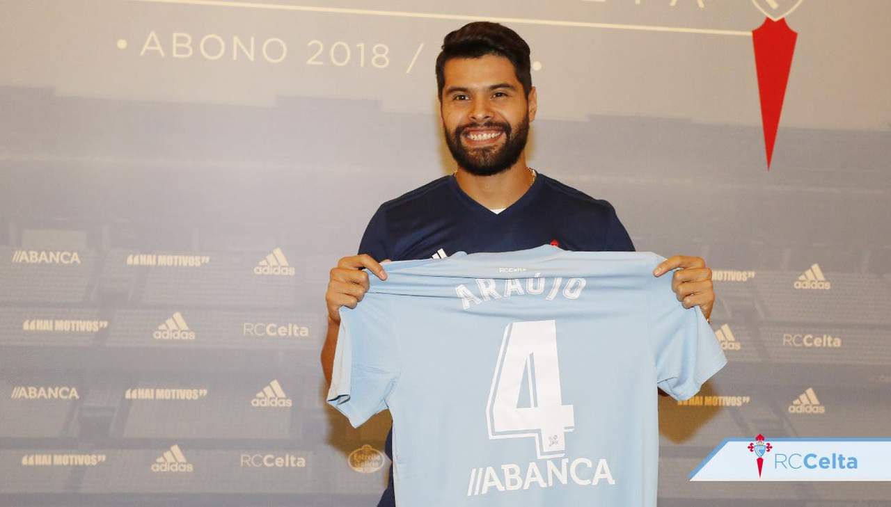 Araujo agregó que le sorprendió la forma en que se hacen las transferencias en el balompié español. (Facebook Celta de Vigo)