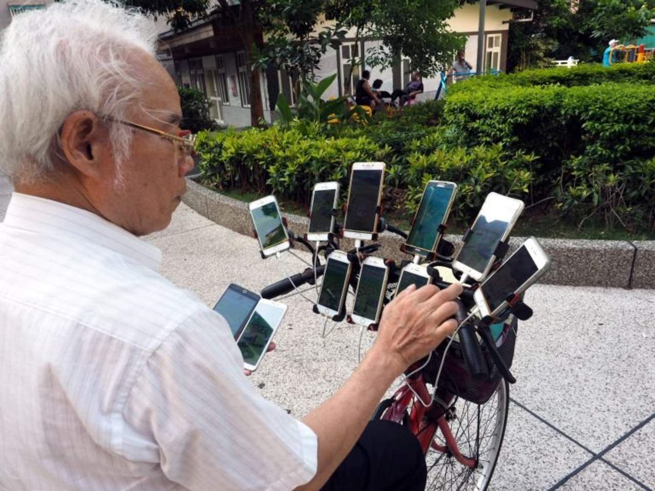Anciano de 70 años es el fan número 1 de Pokémon Go