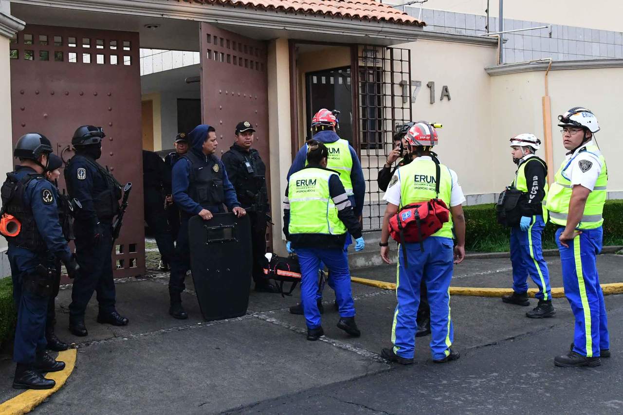 La Procuraduría General de Justicia de la Ciudad de México (PGJCMDX) confirmó que la muerte de dos personas en calles de la colonia El Mirador, en la zona de Culhuacán, fue consecuencia de un conflicto entre vecinos y no por el delito de robo. (EL UNIVERSAL)
